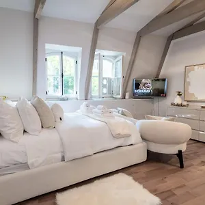 https://gorgeous-modern-loft-with-mezzanine-in-old-quebec.hotelsquebeccity.net